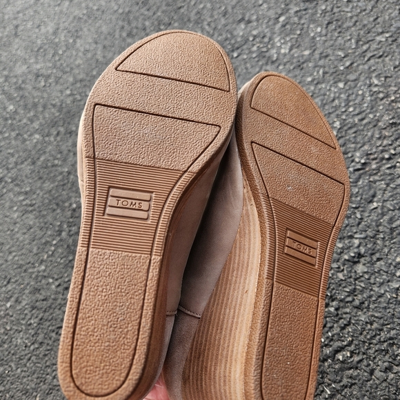 NWT Tom’s Kelsey Wedge Booties Taupe Gray Suede Leather size 8.5 - Picture 8 of 9